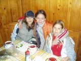 Sara, Jelena i Lucija u ugodnoj atmosferi planinarskog doma